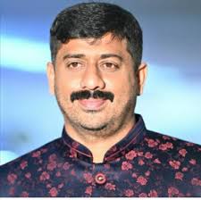 📣 We are excited to announce 2015 Bee Champion Vanya Shivashankar has  joined the pronouncing team for the 100th anniversary competition