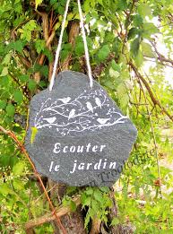 Un Peu De Poesie Au Jardin By Creationtroglodyte Ardoise Naturelle Decoration Exterieure En Decoration Dans Planting Hydrangeas Asian Decor Hydrangea Care