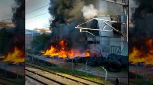 Jun 30, 2021 · un impactante incendio se desató en la madrugada de este miércoles en un depósito de cartón de villa itatí, en bernal. 4ezggkfbvix5em