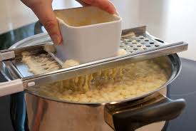 Wer Spatzle Selber Machen Mochte Braucht Den Richtigen Spatzleteig Wir Verraten Wie Der Gelingt Spatzle Selber Machen Spatzleteig Rezepte