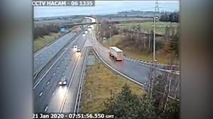 Camionista fa inversione di marcia in autostrada, le immagini della polizia. Gran Bretagna Camion Fa Inversione A U In Autostrada Va Contromano In Orario Di Punta Corriere Tv