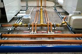 The copper doesn't need to sparkle but it should be free from dust and any type of buildup, so use a dry rag to wipe the length of pipe around the leak. Repairing Pinhole Leaks In Copper Pipes Frank S Plumbing Services