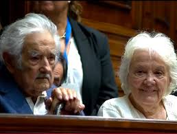 El Presidente de la República, Gabriel Boric Font, participó en la  Ceremonia de Transmisión de Mando Presidencial en Uruguay, en la que asumió  el Presidente Yamandú Orsi Martínez. “Históricamente con Uruguay hemos