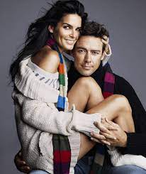 Nov 14, 2014 · as we discussed last week, angie harmon and jason sehorn split after 13 years of marriage. Pin By Jane Brett On People Belle Angie Harmon Jason Sehorn Famous Couples