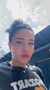 Isabelle Denton's Instagram, Twitter & Facebook