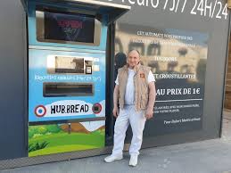 Caen Confinement A Caen Les Baguettes En Libre Service De Hub Bread S Arrachent Comme Des Caen Maville Com