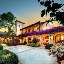 Compare hotel prices and find an amazing price for the spanish hacienda house / apartment in woodland hills. Florida Homes Landscape 50 Best Florida Luxury Houses Florida Luxury Waterfront Condo Spanish Style Homes Spanish House Mediterranean Homes