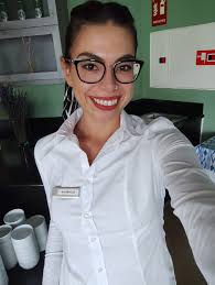 Hello! My name's Carly. I have over 10 years of experience in the  restaurant industry as a whole and over 7 years as a section waitress.  While I'm very experienced in restaurants