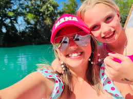 Hey everyone! 👋🏾 I'm getting microloc'd soon and I'm super excited to  start this journey! I wanted to ask those of you who've already started or  are fully loc'd: • Do you