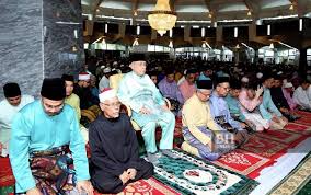 What's the recommended attractions near masjid negeri? Yang Di Pertua Pulau Pinang Solat Aidilfitri Di Masjid Negeri