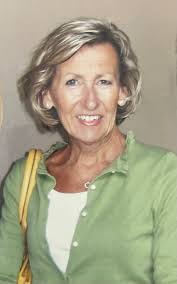 Suzanne Crump's Instagram, Twitter & Facebook