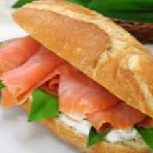 Sandwichs Au Saumon Fume Fromage Blanc Et Ciboulette Recette Sandwich Au Saumon Fume Sandwich Au Saumon Saumon Fume