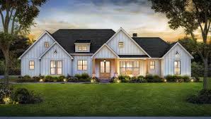 Modern Farmhouse Style House Plan 6901