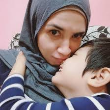 Suami kepada pelakon izreen azminda iaitu ude wahid menjelaskan beberapa kenyataan yang dikeluarkan bekas isteri. Eh Bukan Kereta Sayalah Izreen Azminda Nafi Kereta Perampas Laki Orang Miliknya