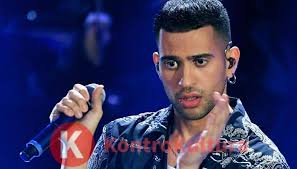 Mahmood ha un nuovo fidanzato ed è il suo produttore dario faini? Mahmood Esce Allo Scoperto Ecco Il Nuovo Bacio Col Fidanzato Lorenzo Foto Fidanzato Foto Paparazzi