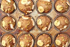 Muffins Aux Bananes Et Aux Dattes Sans Sucre Ajoute Une Mere Poule Un Peu Dingue Muffin Banane Muffins Dattes