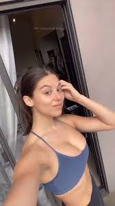 Kira Kosarin nuda - Immagini e i Video - ImperiodeFamosas