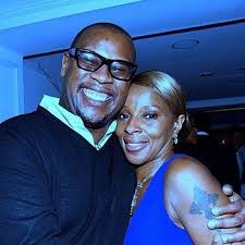 BREAKING: Andre Harrell, the founder of the 90's legendary Hip-Hop/R&B  label, Uptown Records, has passed away. Details regarding his death are  unknown. DJ D-Nice announced the news during his 'Club Quarantine' set