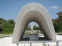 The Peace Arch In Hiroshima Peace Park The Stone Sarcophagus Inside The Arch Contains The Names Of All Who Beautiful Places On Earth Japanese Travel Hiroshima