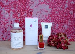 Die nagelschere und hautschere mit spezieller gravur und liebevoller geschenkbox! Beauty Essentials Fur Den Extra Glow An Den Festtagen Yverum Treat Collection Rituals Naturallygood