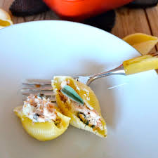 Conchiglioni With Tuna Capers And Pounded Olives Ricette Pasti Italiani Tonno