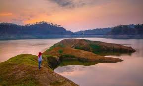 Namun, pengunjung dikenakan biaya tertentu ketika menaiki wahana yang ada. 10 Gambar Waduk Sermo Jogja Jalan Menuju Lokasi Wisata Misteri Kulon Progo Yogyakarta Jejakpiknik Com