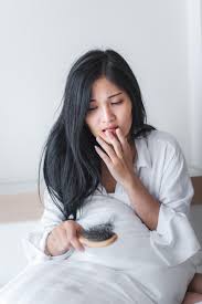Thyroid problems cause fluctuations in hormones, which can result in loss of body hair, including that of the legs 1 2 3. How Extreme Stress Causes Hair Loss