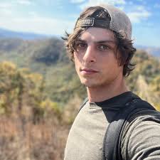 What are the conditions for a perfect day of mushroom hunting?