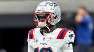 Patriots release rookie QB Cunningham, Super Bowl champ Flowers