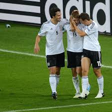 Das 0:5 gegen portugal im halbfinale der europameisterschaft 2015 war die höchste niederlage in der geschichte der deutschen. Presseschau Zum 2 1 Sieg Von Deutschland Gegen Danemark Bei Der Em Der Spiegel