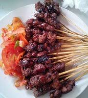 Its texture is similar to the chinese beef ball, fish ball, or pork ball.the word bakso may refer to a single meatball or the complete dish of meatball soup. Sate Maranggi Sate Sapi Dengan Sambal Tomat Dan Cabai Rawit Segar Photo De Sate Maranggi Haji Yetty Purwakarta Tripadvisor