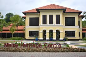 Keberadaan desa taman sari ini memiliki asal usul yang cukup mengesankan, yaitu sejak peninggalan pada zaman belanda kurang lebih 128 tahun yang lalu. Taman Warisan Melayu Wikipedia