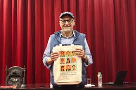 Nuestra primera #MesaMagistral, donde nos acompañó el Dr. Antonio Zapata.  No solo un destacado historiador pero querido profesor de la carrera ⭐️  #ColoquioHistoriaPUCPXXXIII