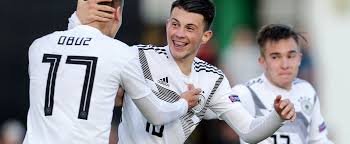 Lazar samardžić is a german professional footballer who plays as a midfielder for rb leipzig. Hertha Bsc Forciert Talent Lazar Samardzic Einen Abgang