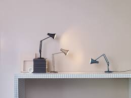 With its endlessly adjustable stalk and focused light, it manages to look both classic and modern, as well as allowing you to focus in on the finer details of the task at hand.helpful and handsome, this iconic design earns our top spot for superior design. Anglepoise Goes Tiny With The 90 Mini Mini Desk Lamp