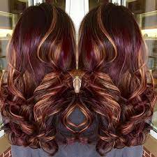 The gold highlights do not escape from your burgundy hair, it is also a color available to you, thinking without having seen this before you can come to think that there is no way that this two colors look good together in your hair, but the truth is that everything depends on the shades of blonde you use is. 60 Gorgeous Burgundy Hairstyles That You Love
