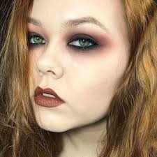 Grunge-Inspired Burgundy Smokey Eyes With Brown Lips