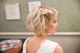 Coiffure mariage cheveux courts tresse chignon chic pour mariage. 1001 Coiffures Superbes Avec Une Tresse Sur Le Cote Coiffure Mariage Carre Coiffure Mariage Carre Plongeant Coiffure Tresse Cheveux Court