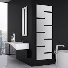 badkamer verwarming design mooie functionele badkamer en handdoek bathroom essentials monochrome bathroom bathroom