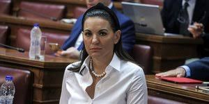 Πιο συγκεκριμένα, η όλγα κεφαλογιάννη ανέβασε μια φωτογραφία, στην οποία απεικονίζονται οι βέρες τους, με εκείνη να φοράει ένα νυφικό από δείτε το post που έκανε η όλγα κεφαλογιάννη. Olga Kefalogiannh Apo To Iefimerida Gr