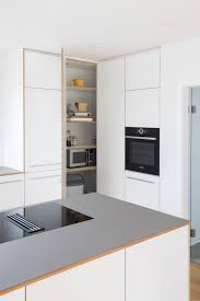 Fast Schon Vorratskammer Die Deckenhohe Eckschranklosung In 2020 Eckschrank Kuche Kuche Kaufen Kuchen Speisekammer