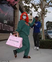 Saweetie is a breakout l.a. Picture Exclusive Saweetie Cuts A Casual Figure In A Forest Green Tracksuit Aktuelle Boulevard Nachrichten Und Fotogalerien Zu Stars Sternchen
