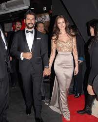 She is known for her roles as necla tekin on yaprak dökümü based on the novel by reş. Fahriye Evcen Fan On Instagram Full Album Of Ask Sana Benzer Gala Photos Copy Tag Evcenf Galas Photo Evening Dresses Elegant Turkish Fashion