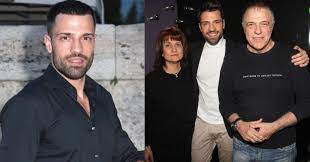 Ο κ.αργυροσ μασ ενημερωνει 05 απρ 2018 | 13:55. Kwnstantinos Argyros H Tridymh Aderfh Toy Einai Dikhgoros Kai Entypwsiazei Me Thn Omorfia Ths