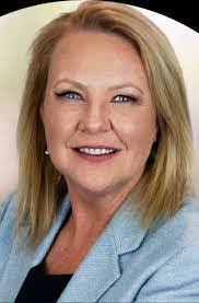 Kelly Towner's Instagram, Twitter & Facebook