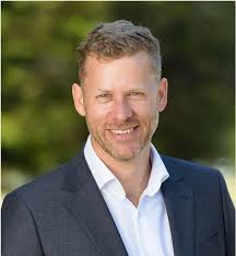 Mayor backs staff over prohibitive costs