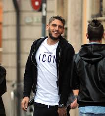 Он играет на позиции правый вингер. Berardi Relax In Centro Con La Dolce Francesca La Gazzetta Dello Sport