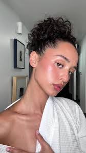 Isabella Neal's Instagram, Twitter & Facebook