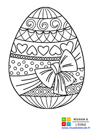 L'oeuf de pâques du dessin est poser dans sue l'herbe du jardin. Coloriage Oeufs De Paques Gratuit 20 Images A Imprimer Et A Colorier
