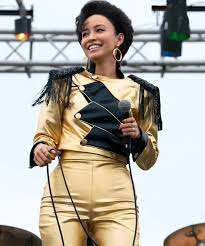 Entertainment tonight and dateline nbc ran short stories on her, and people magazine sold a commemorative issue. How The Netflix Selena Cast Compares To The Real People